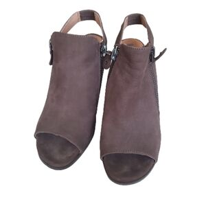 Gentle Souls by Kenneth Cole Sasha Wedges 7.5